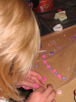 Kädentaitokerho 2014-2017 syntyneille Marjalan koulun Tyrni-luokassa